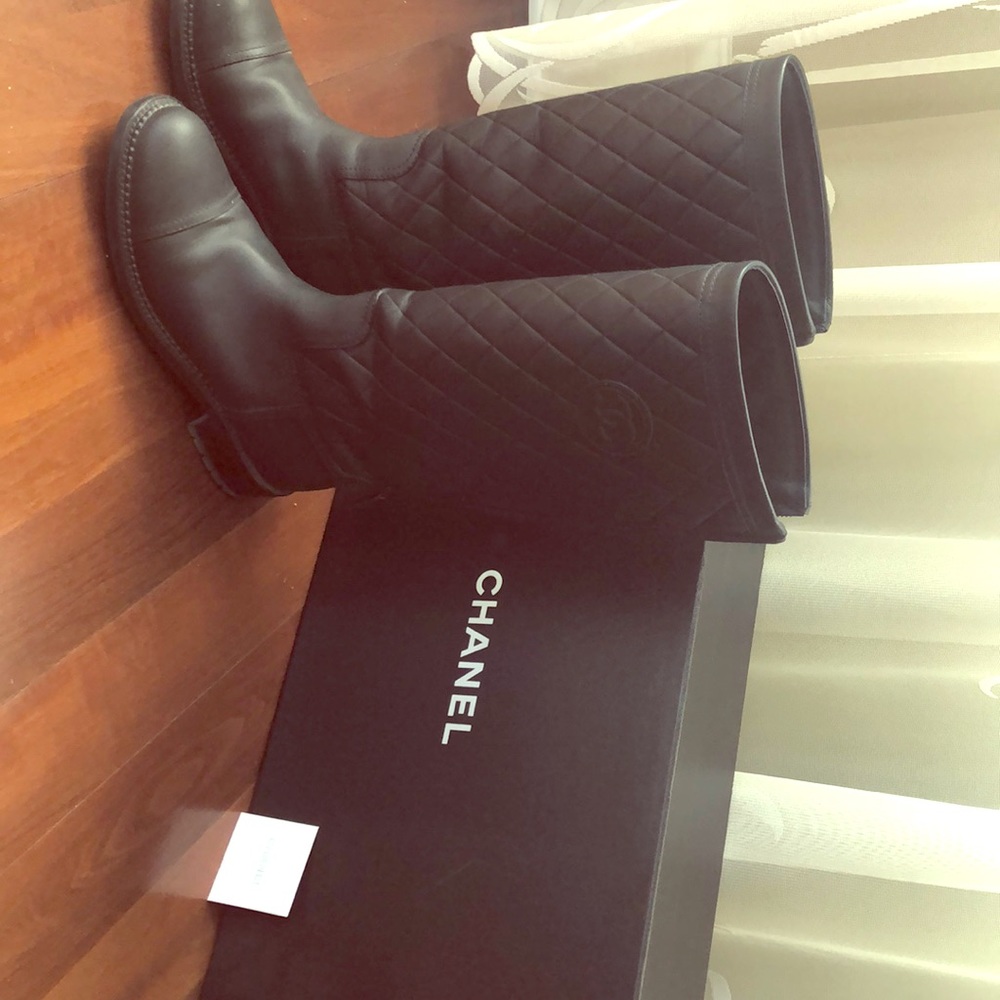 CHANEL boots with Box and certificate